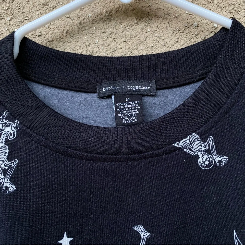 Halloween Black and White Skeleton Crewneck Sweater soft size medium - Picture 2 of 5